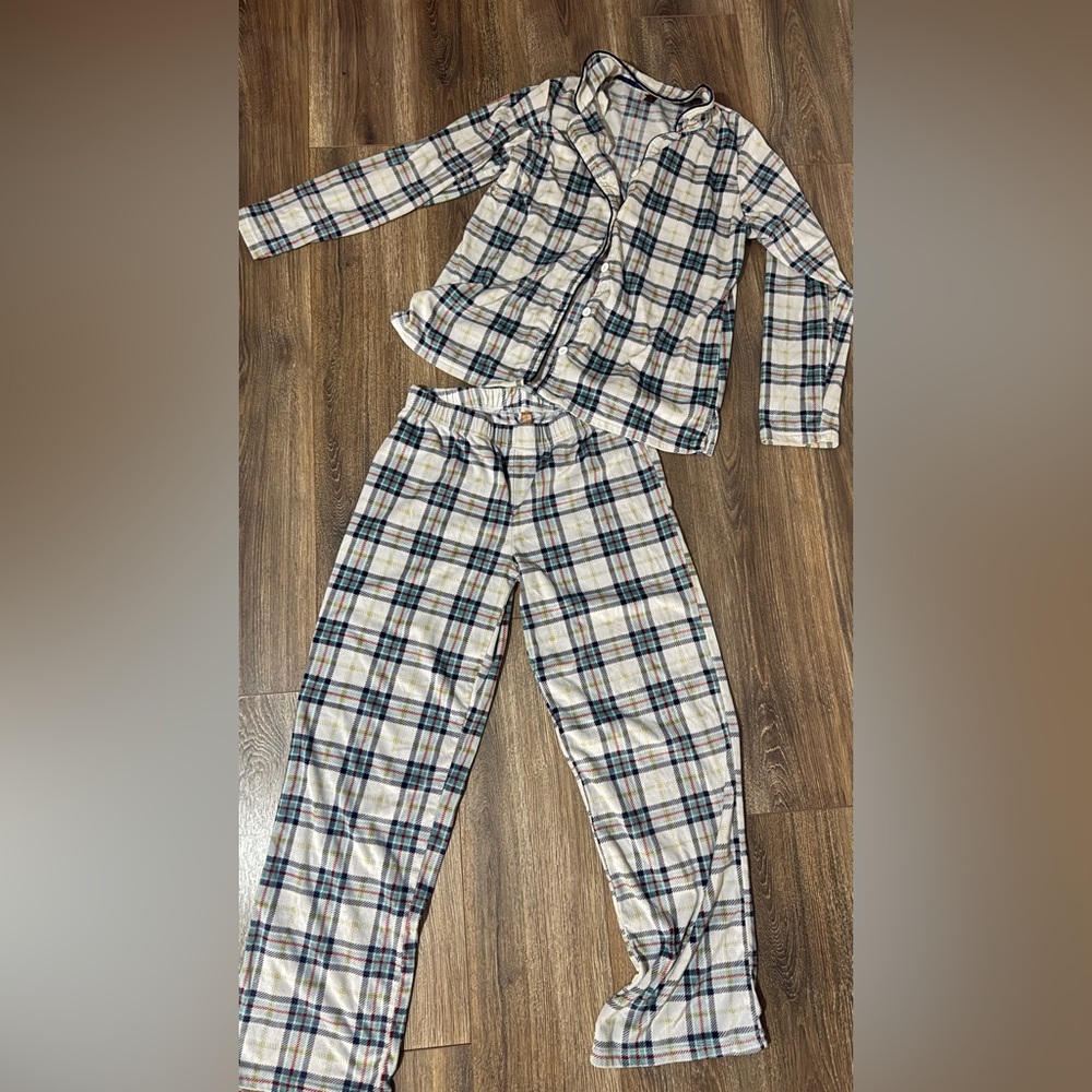 Denver Hayes Cream Plaid Two-Piece Pajama Set with Blue Trim